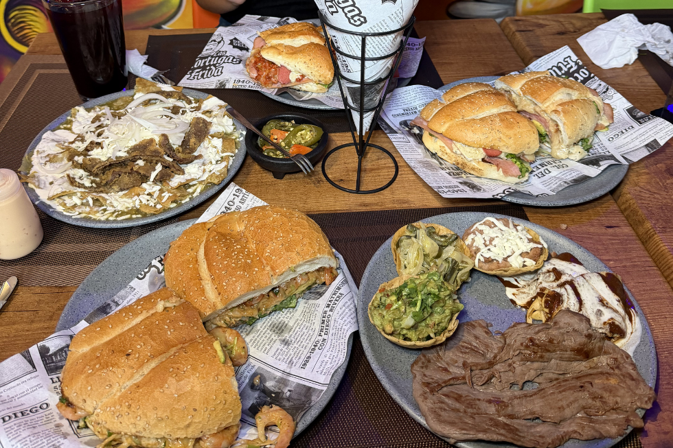 Tortas gigantes en Coyoacán CDMX con temática mexicana: Las Tortugas de Frida